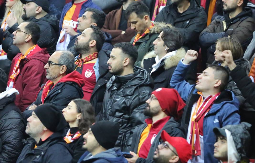 Galatasaray'ın muhteşem geri dönüşünden çok özel resimler: Tribünler şov yaptı 4